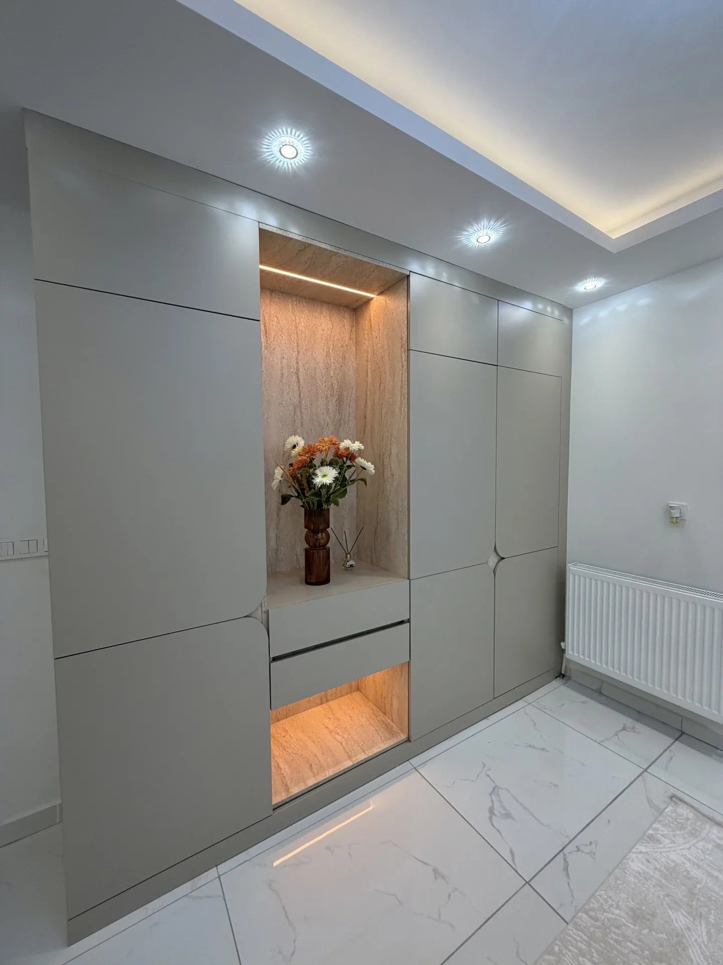 G-H Evi — Koridor Tavan Işıklandırması