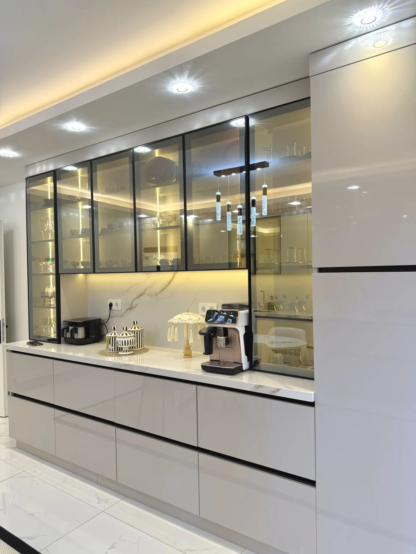 G-H Evi — Boy Dolaplar ve Kahve Köşesi