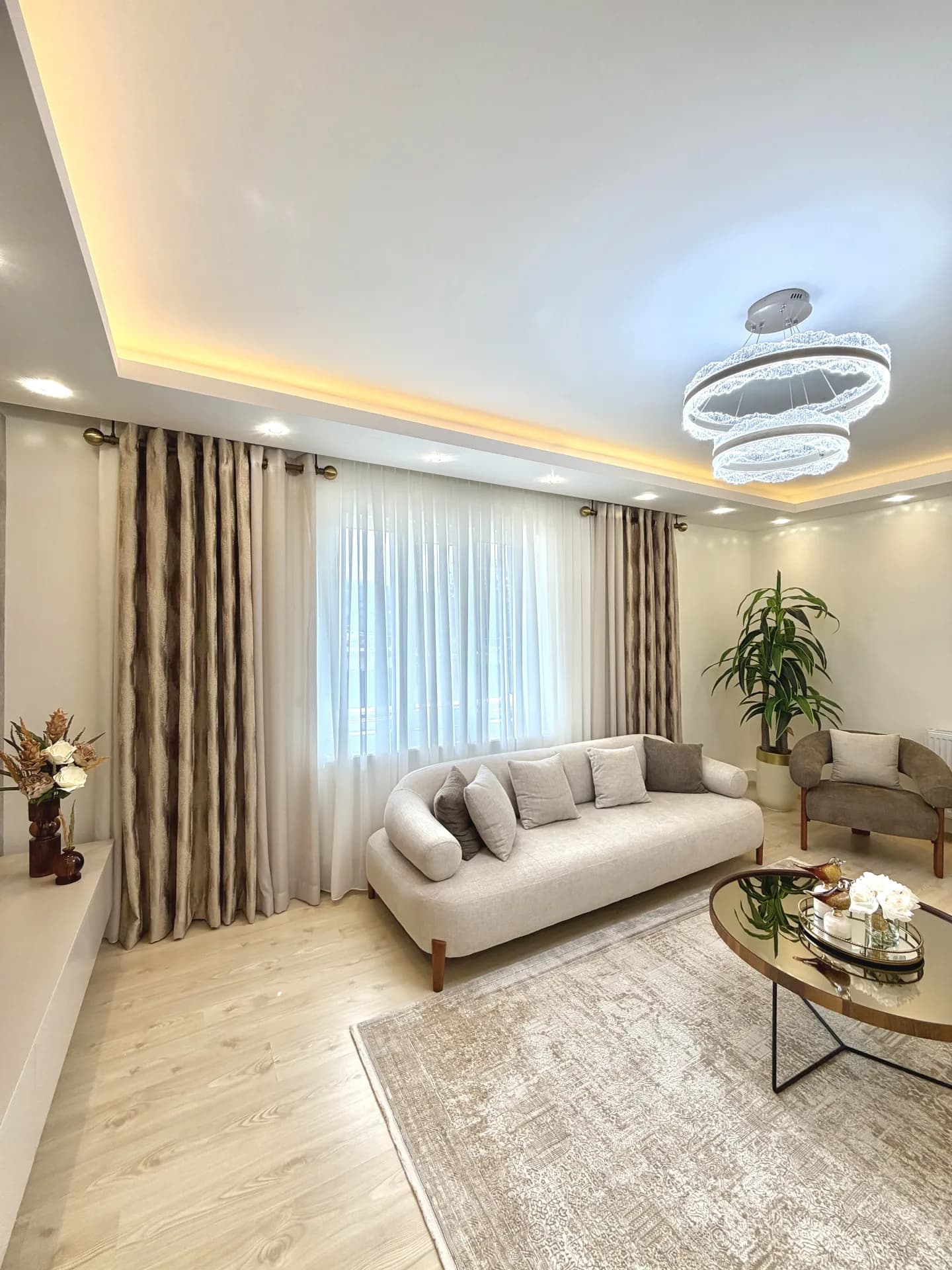 G-H Evi — Salon Kitaplık ve Aydınlatma