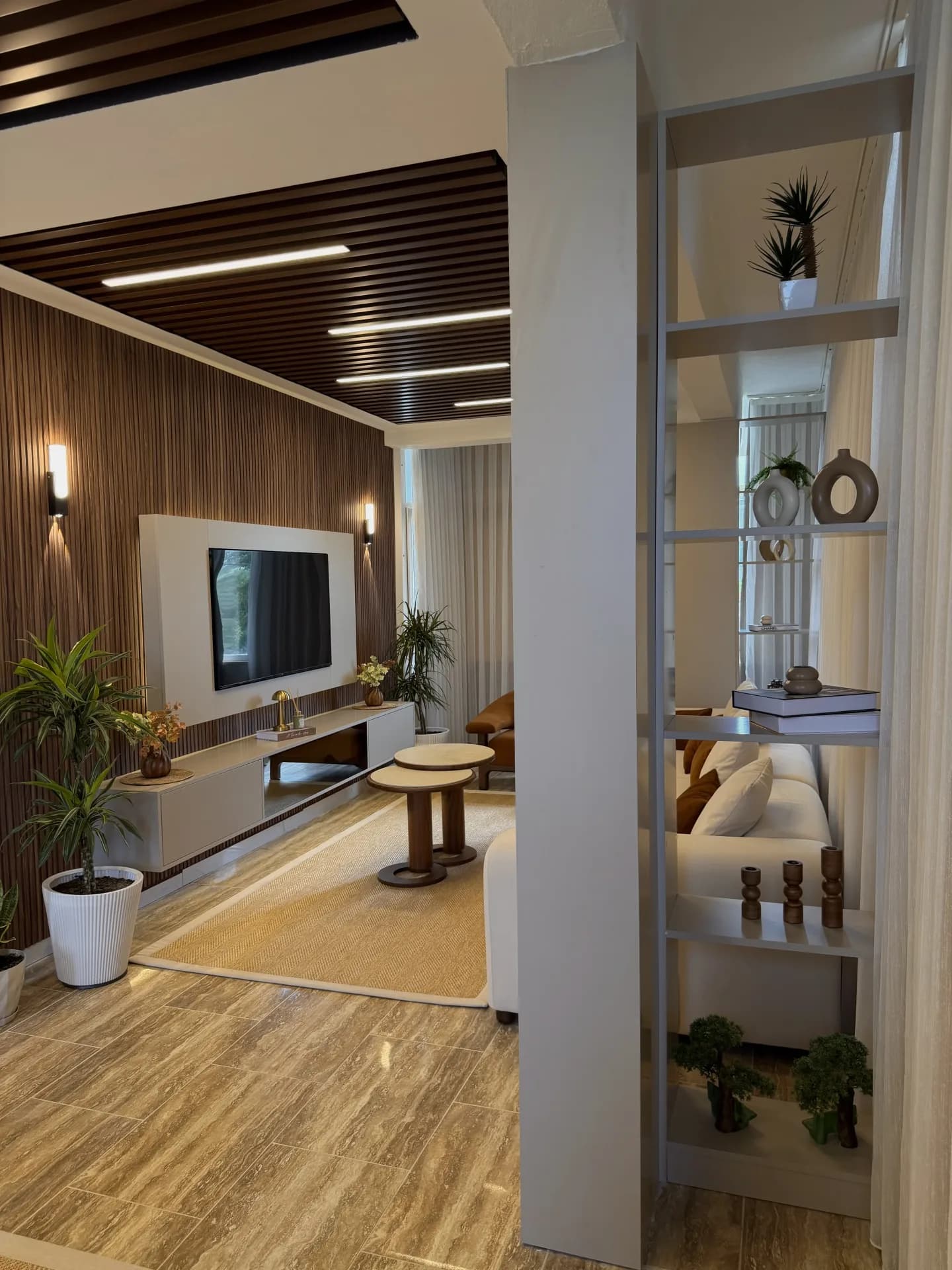G-H Evi — Teras Gün Işığı Bakışı