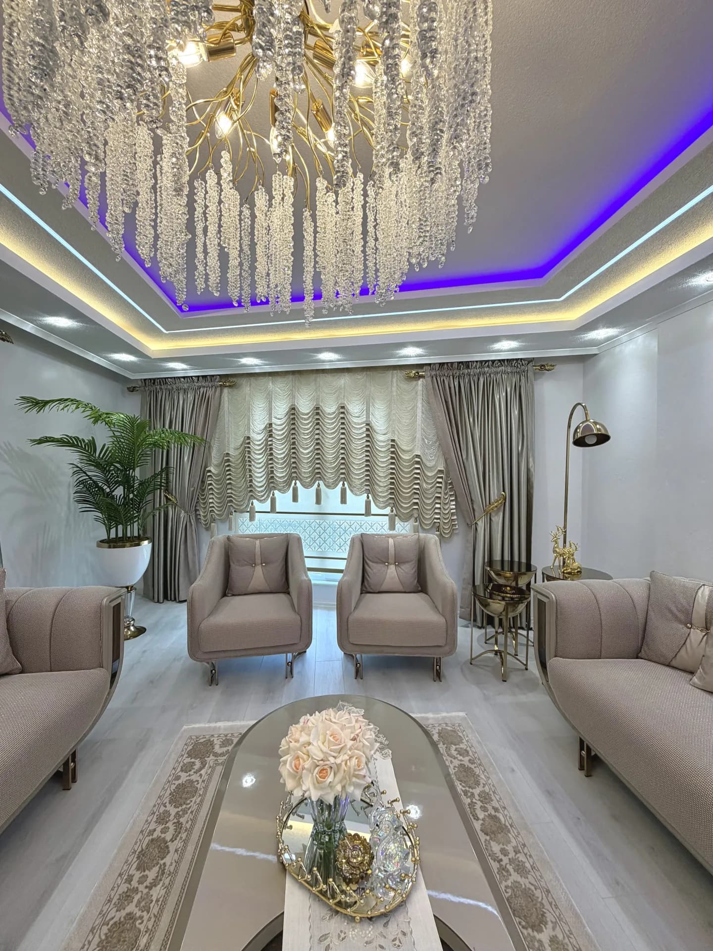 İ-S Evi — Oturma Grubu ve Şömine Detayı