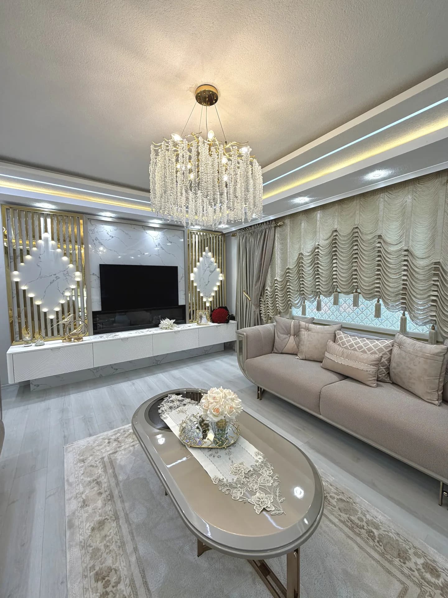 İ-S Evi — Salon Odak Noktası