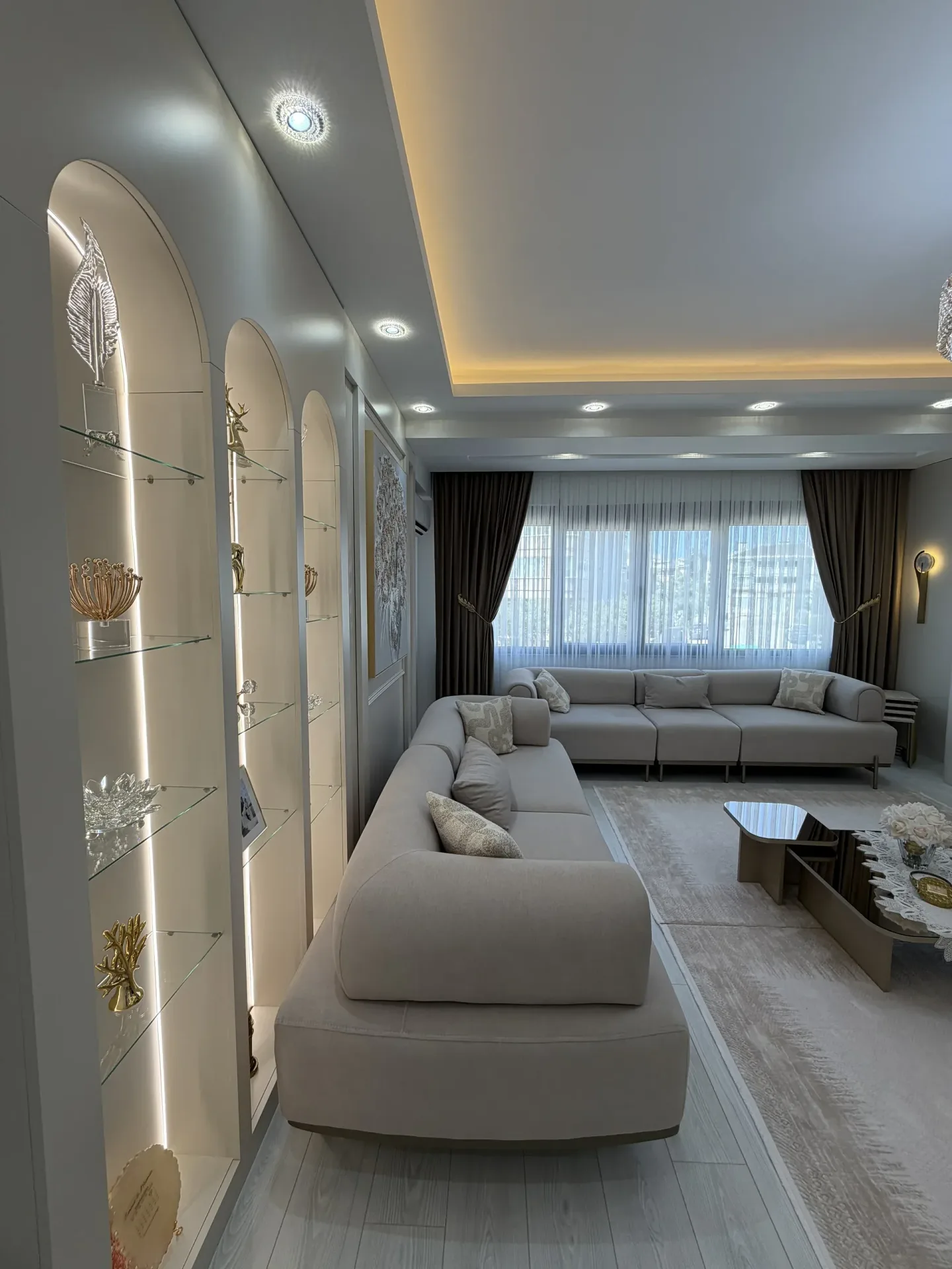 M-E Evi — Aydınlatma ve Tavan Detayı