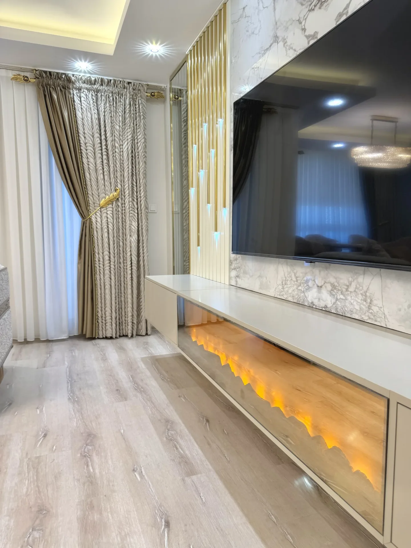 S-İ Evi — TV Ünitesi ve Kitaplık Detayı
