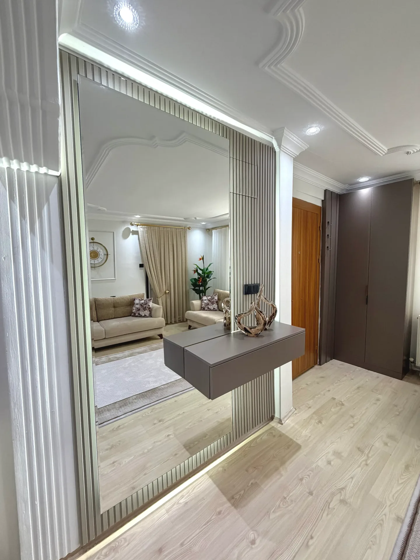 Y-H Evi — Salon Yemek ve Oturma Alanı