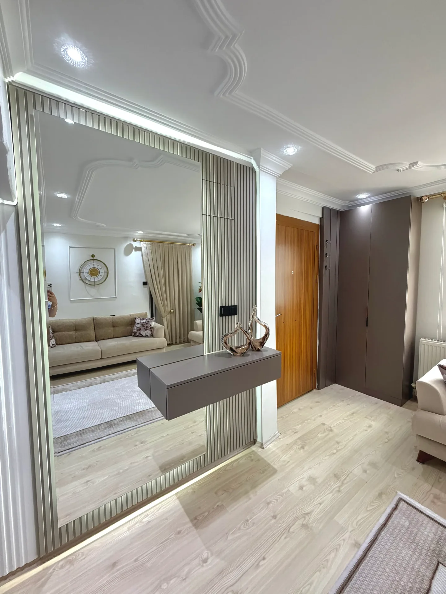 Y-H Evi — Salon Genel Perspektifi